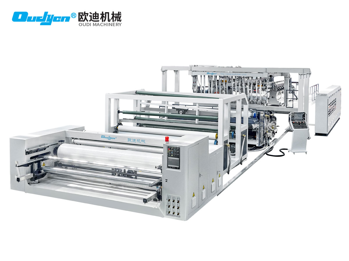 Three-layer co-extrusion casting machine